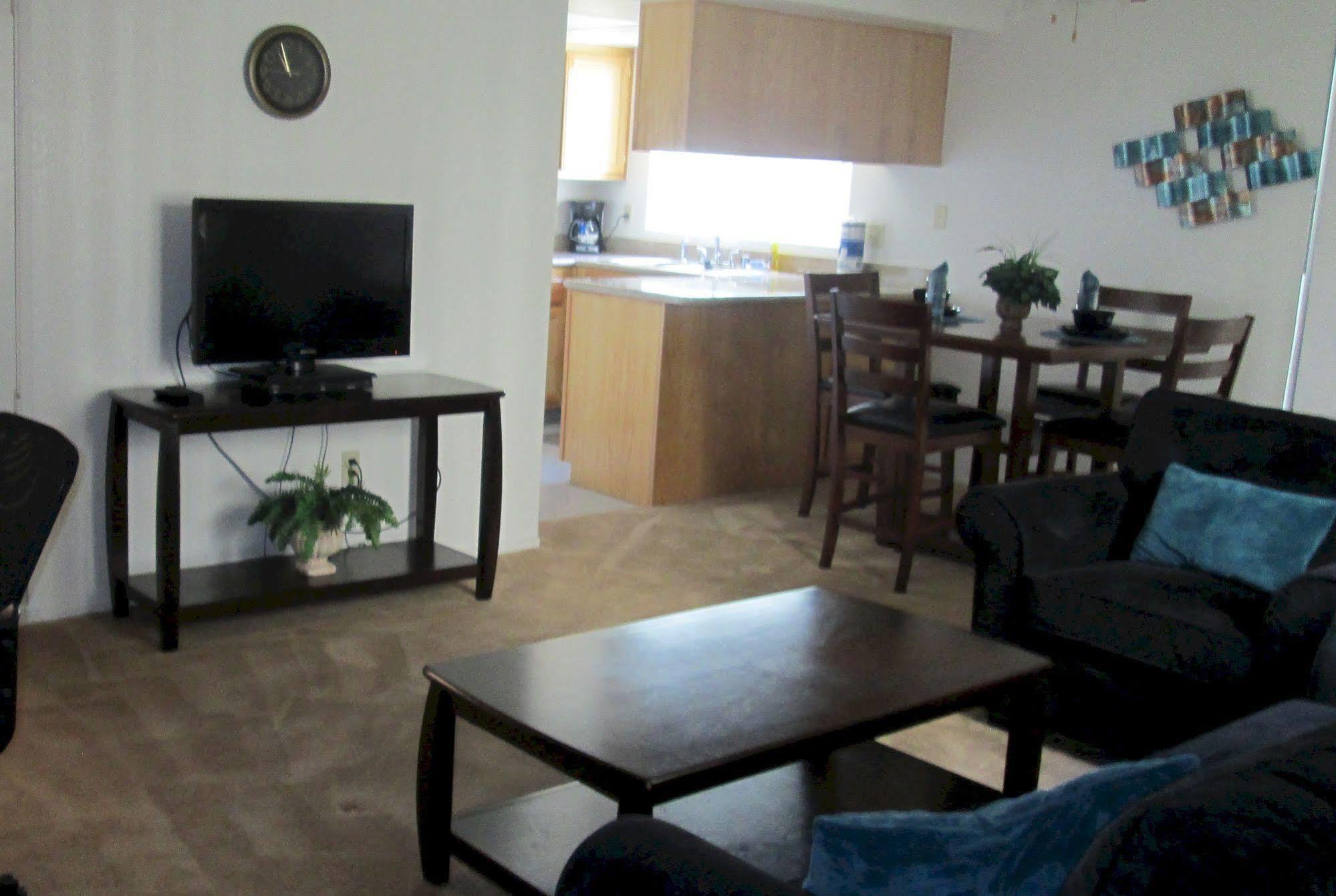 Whispering Meadows Apartments เบเกอร์สฟีลด์ ภายนอก รูปภาพ