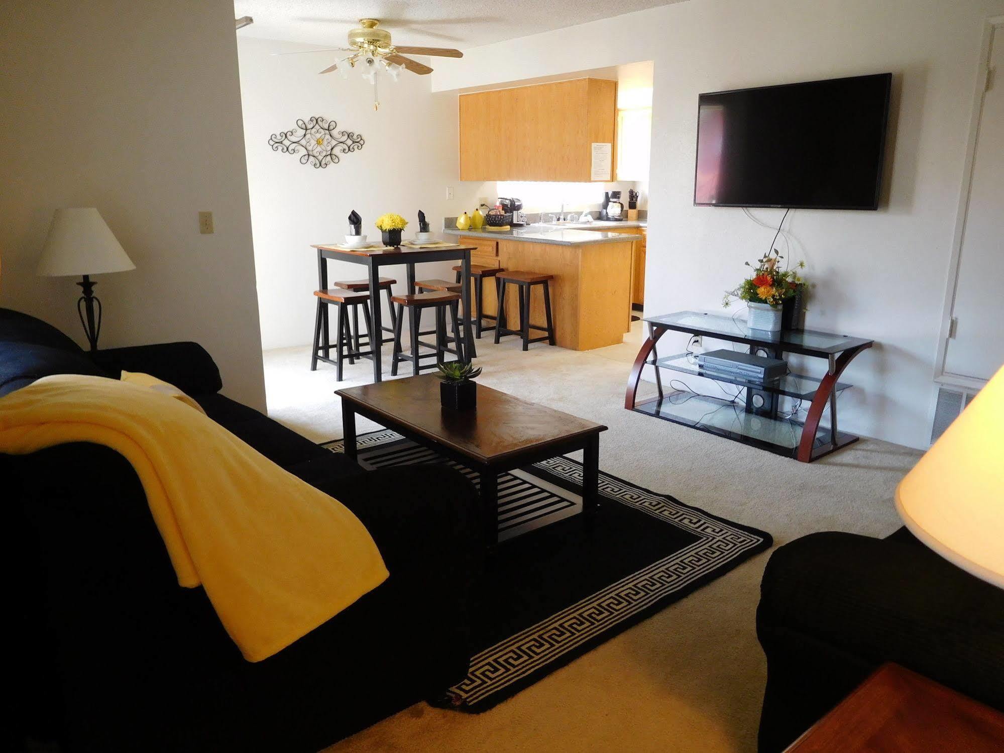 Whispering Meadows Apartments เบเกอร์สฟีลด์ ภายนอก รูปภาพ