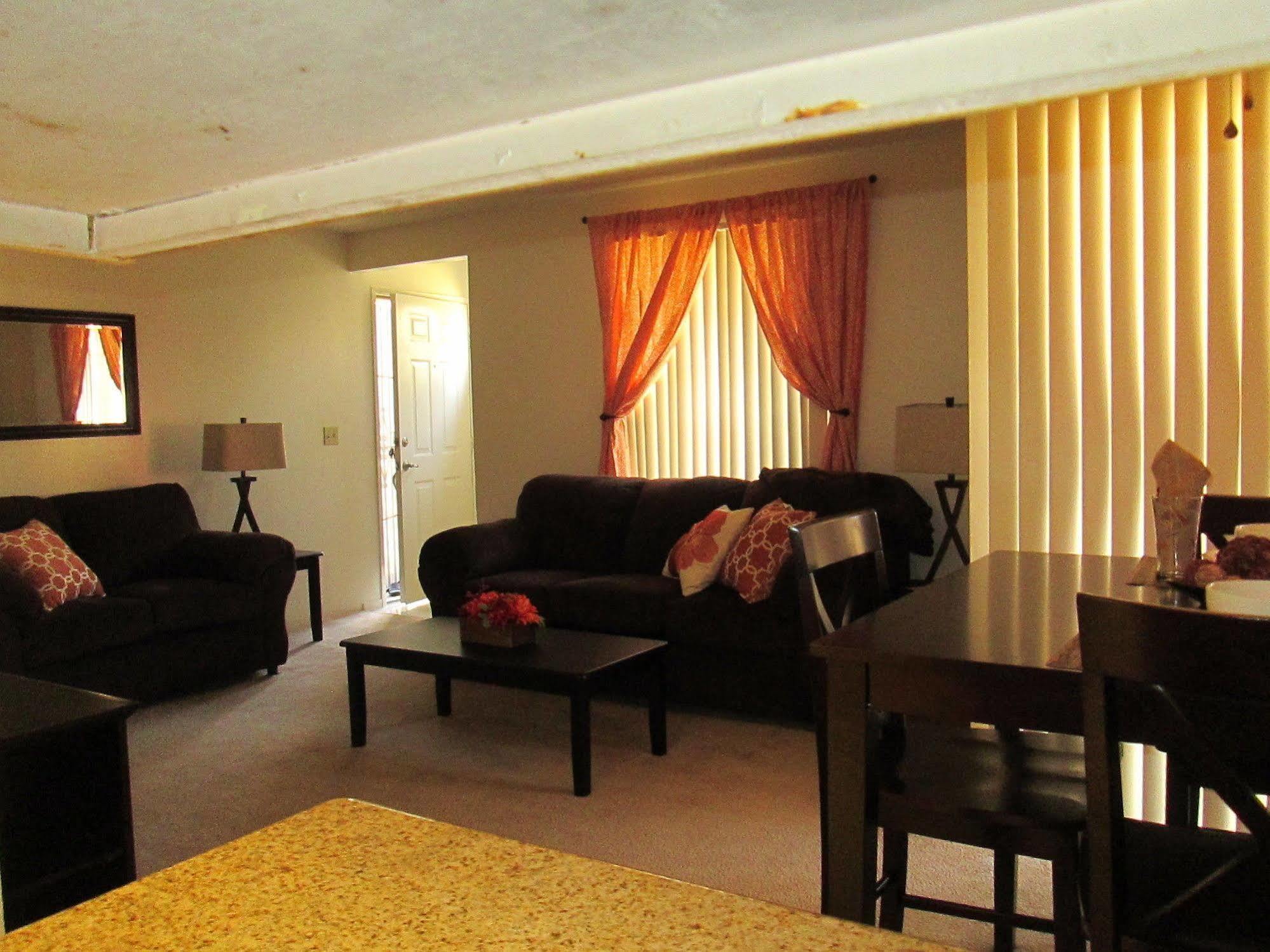 Whispering Meadows Apartments เบเกอร์สฟีลด์ ภายนอก รูปภาพ